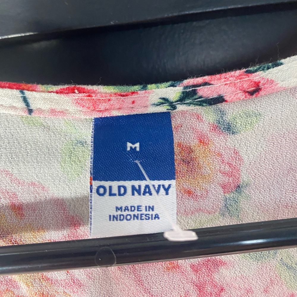 4/$16 Old Navy Floral Top - Picture 5 of 5